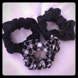 3 scrunchies